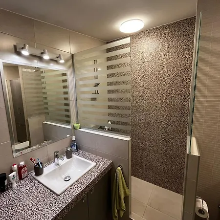 Crown Βελιγράδι